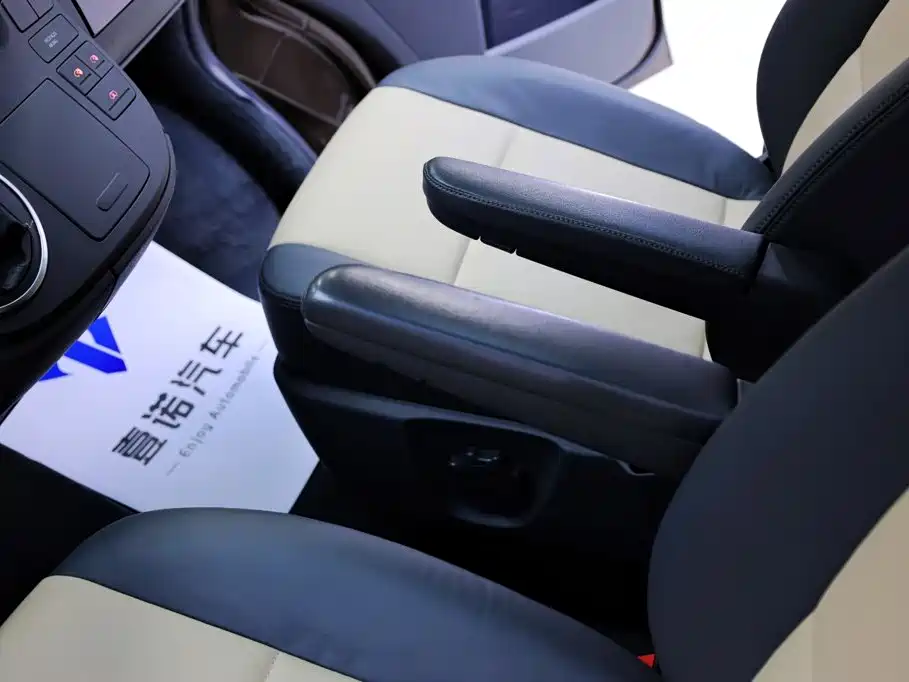 Volkswagen Multivan — миниатюра 21