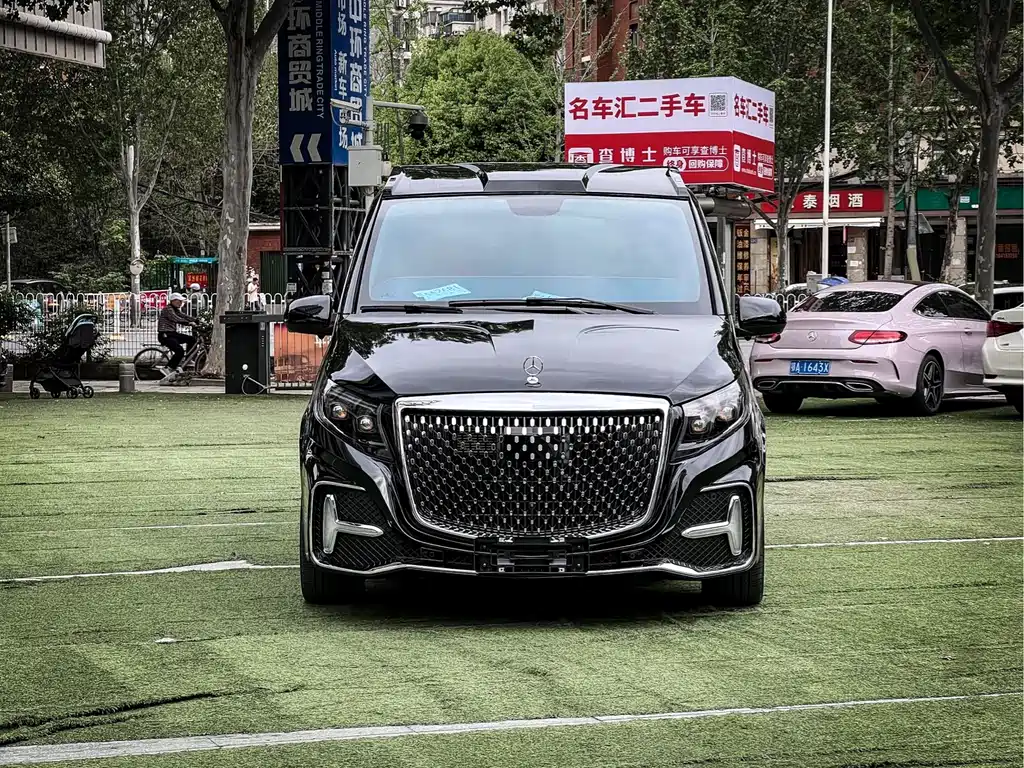 Mercedes-Benz Vito 2023 2.0T 7 мест