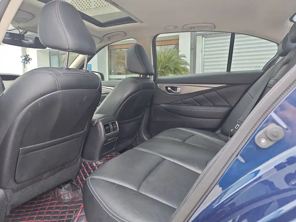 INFINITI Q50L