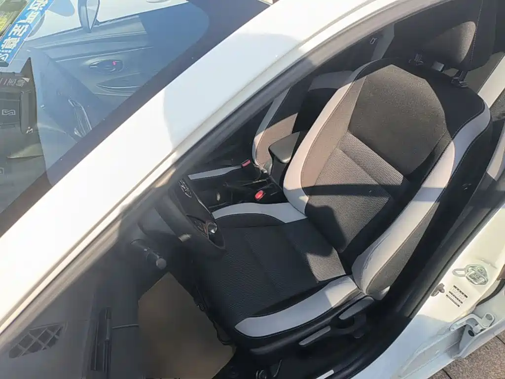 Toyota Yaris L — миниатюра 15