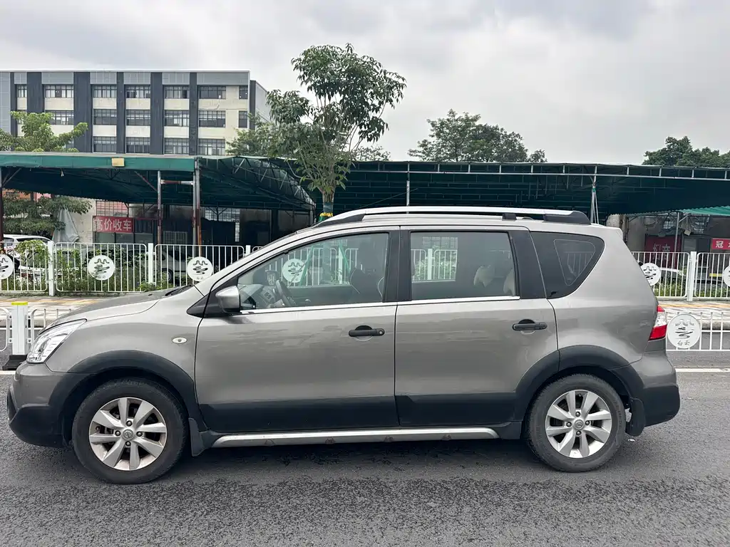 Nissan Livina — миниатюра 7