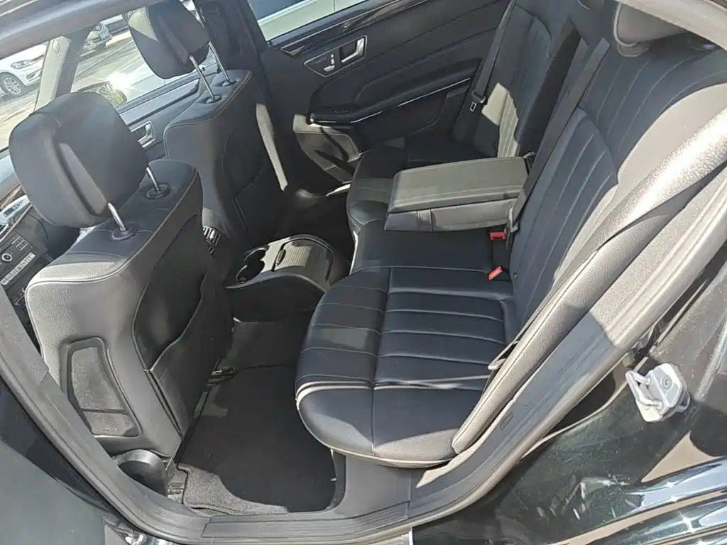Mercedes-Benz E-Class — миниатюра 17