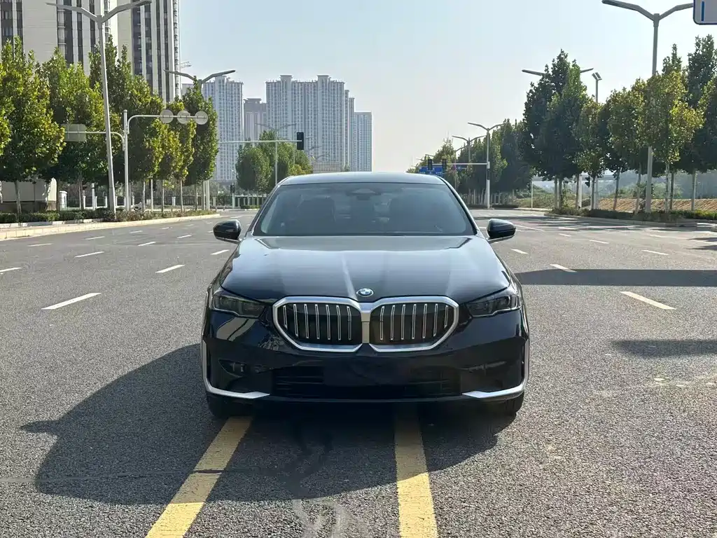 BMW 5 Series — миниатюра 2