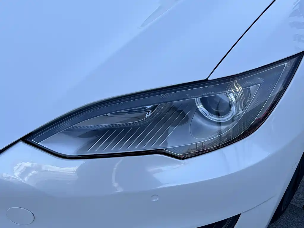 Tesla Model S 2015 Model S P85D