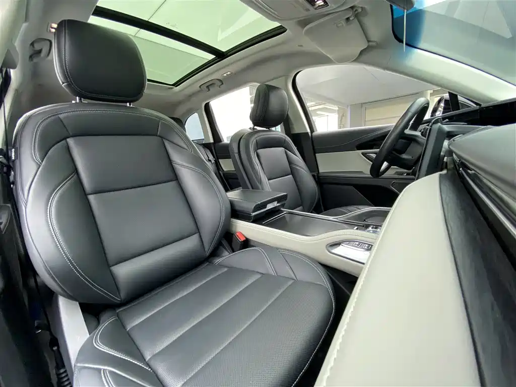 Lincoln Nautilus 2025 2.0T Premium
