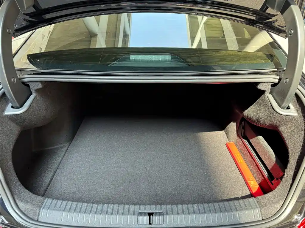 Volkswagen Passat 2023 330TSI Luxury
