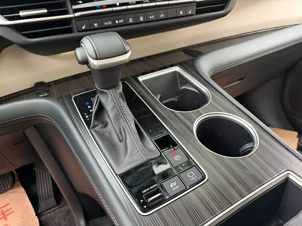 Toyota Sienna — миниатюра 9