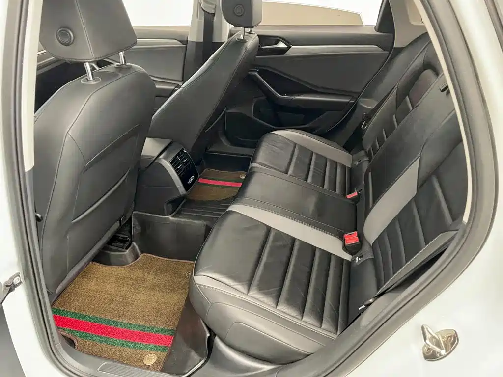 Volkswagen Sagitar — миниатюра 7