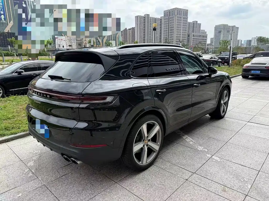 Porsche Cayenne — миниатюра 7