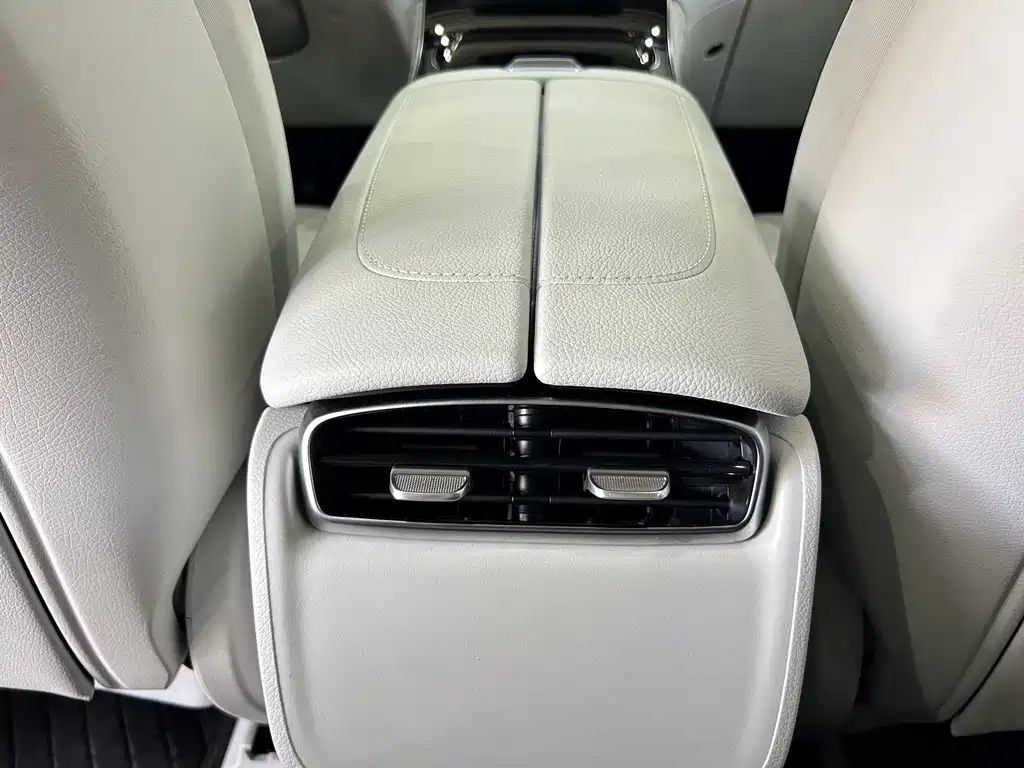 Mercedes-Benz EQE SUV — миниатюра 17