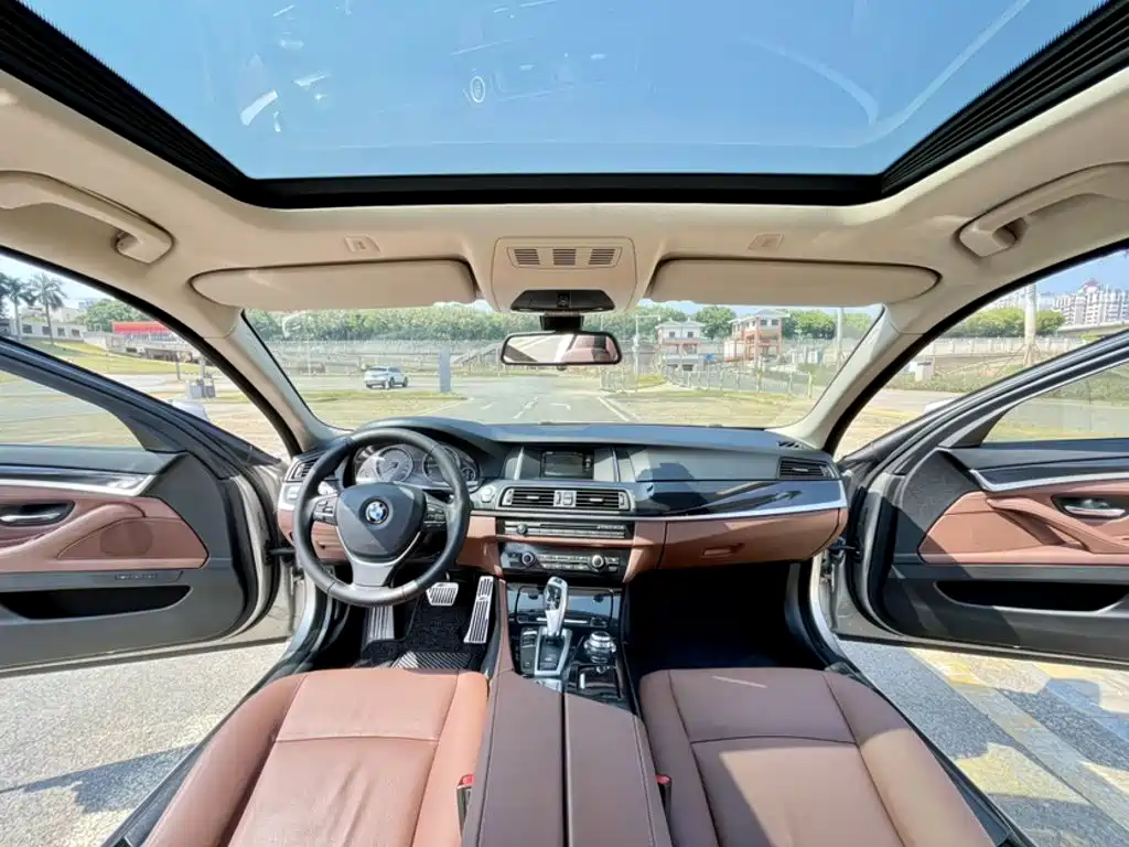 BMW 5 Series — миниатюра 11