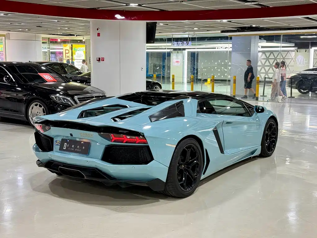 Lamborghini Aventador — миниатюра 11