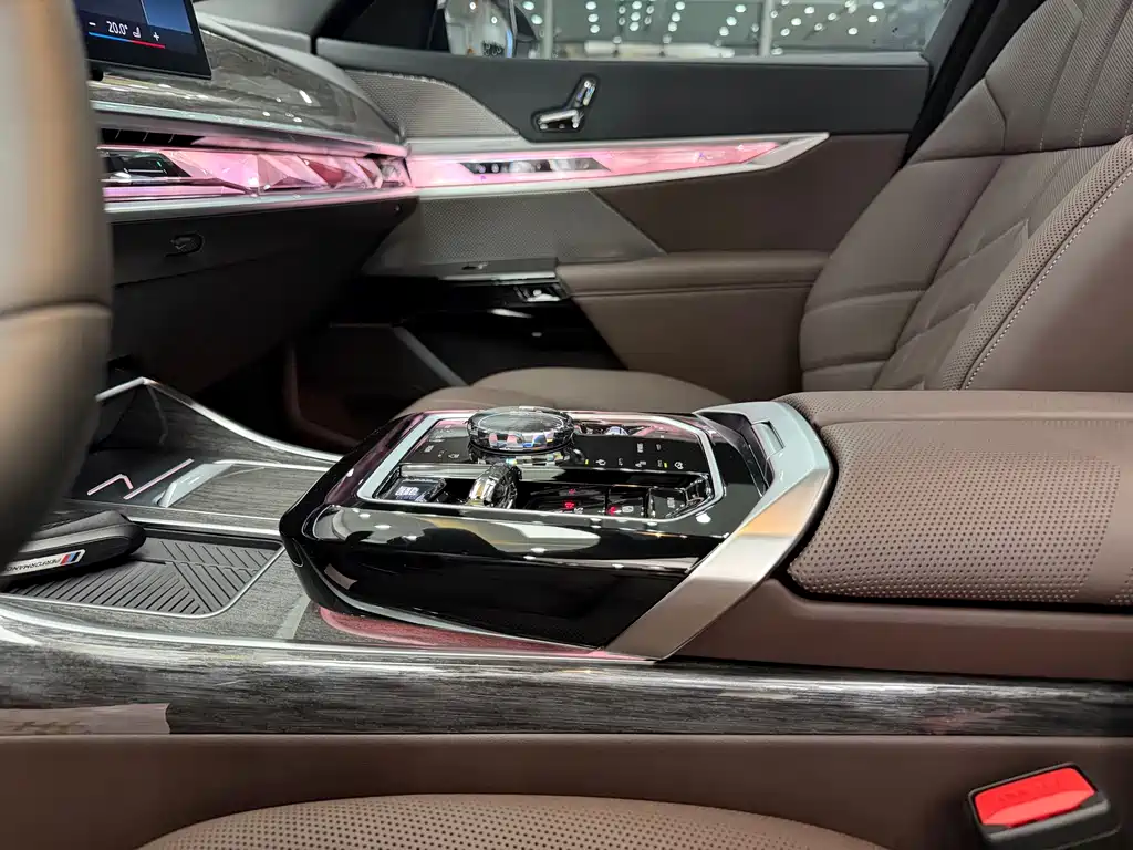 BMW 7 Series — миниатюра 18