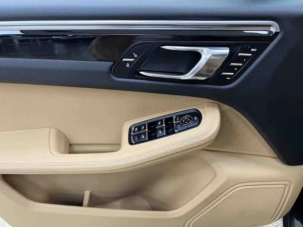 Porsche Macan — миниатюра 9
