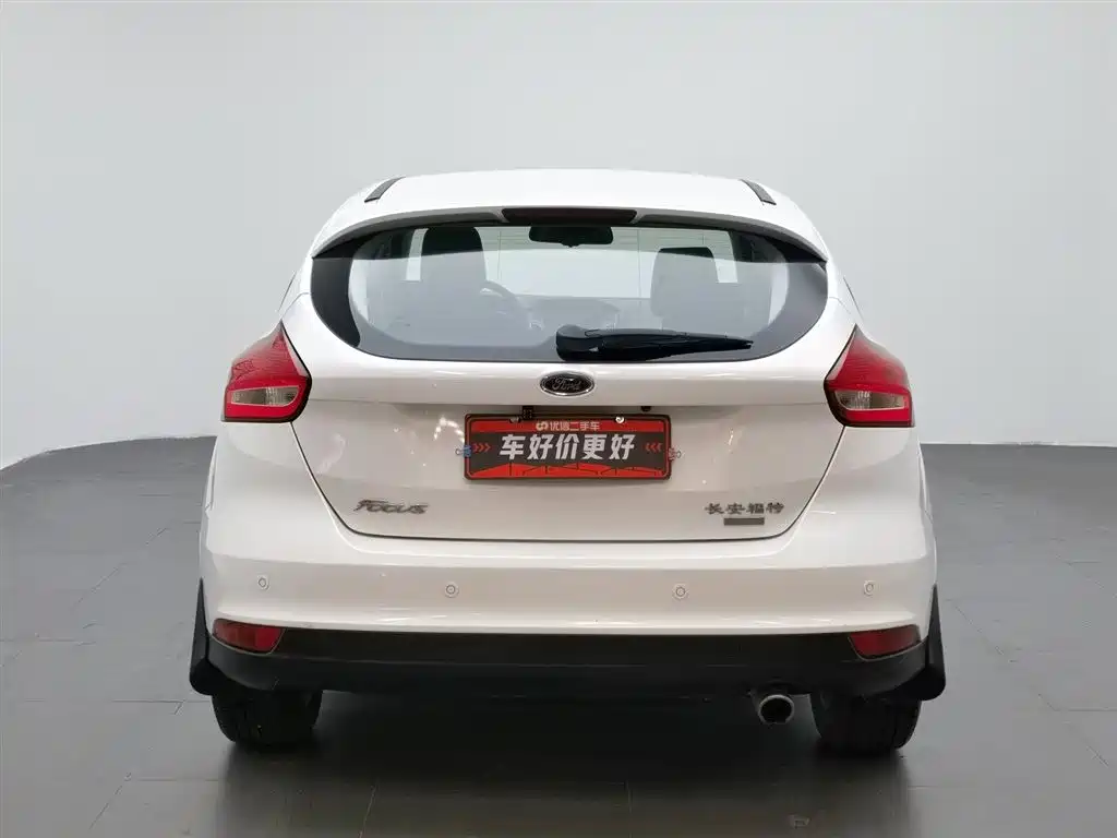 Ford Focus 2015 EcoBoost 180 AT Elite