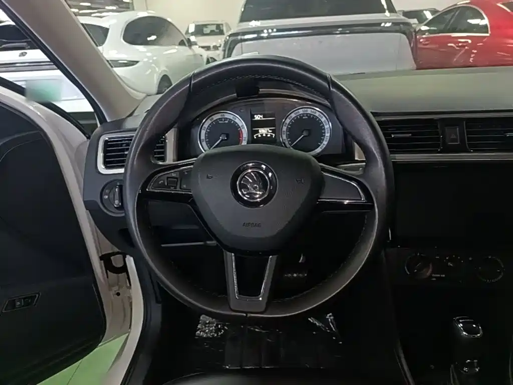 Skoda Rapid — миниатюра 11