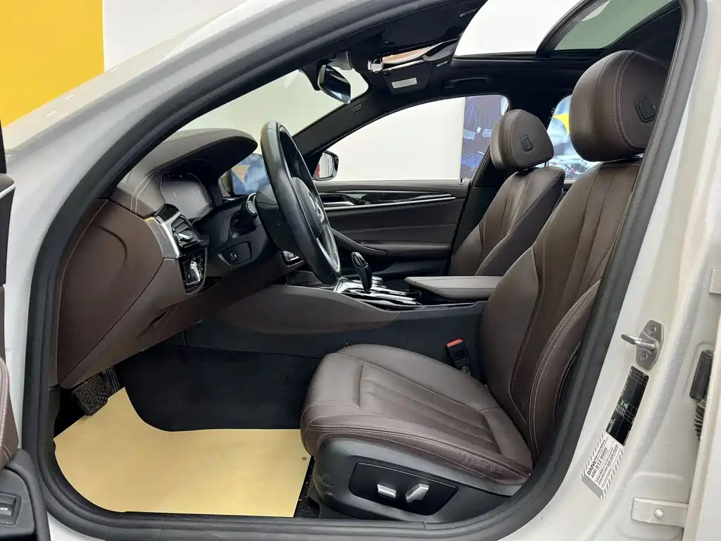 BMW 5 Series — миниатюра 17