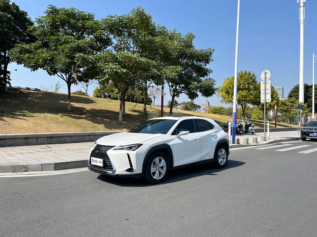 LEXUS UX