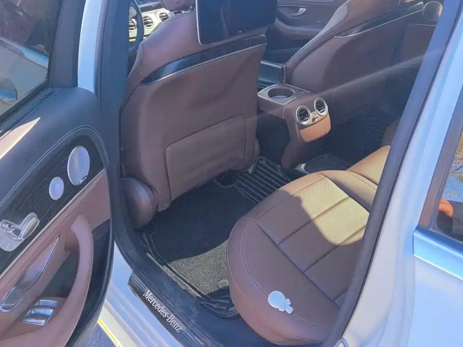 Mercedes-Benz E-Class — миниатюра 11