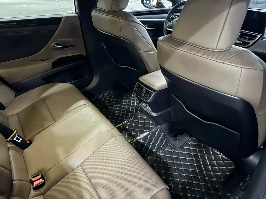 Lexus ES 2022 300h