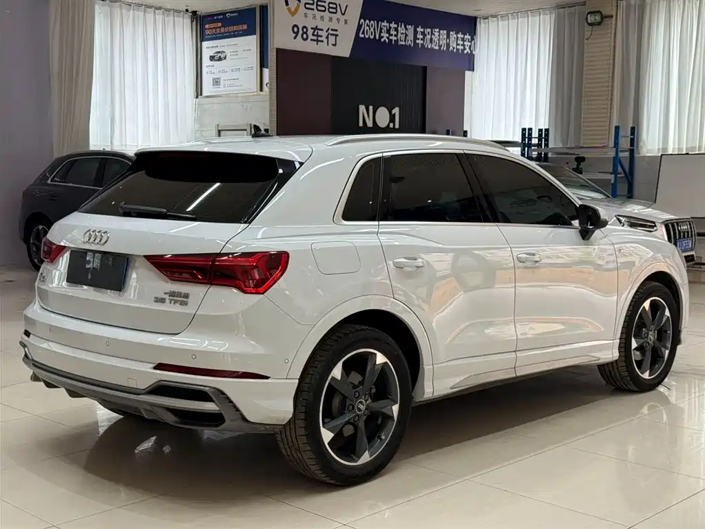 Audi Q3 2023 35 TFSI Fashion (1.4T)