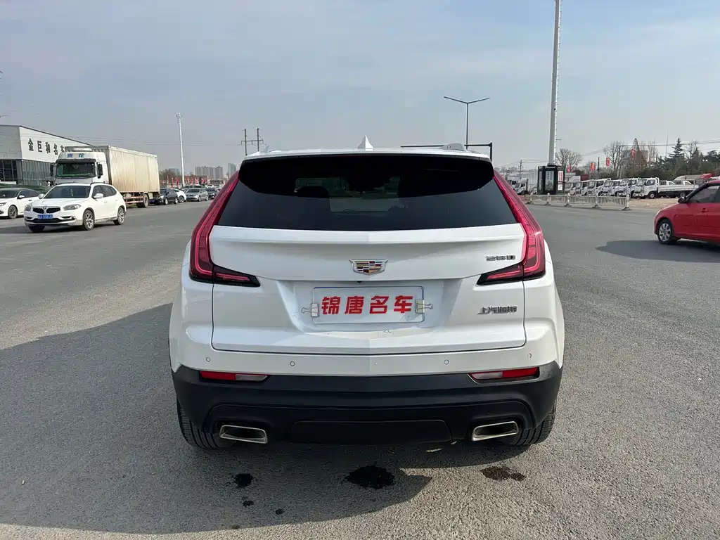CADILLAC XT4