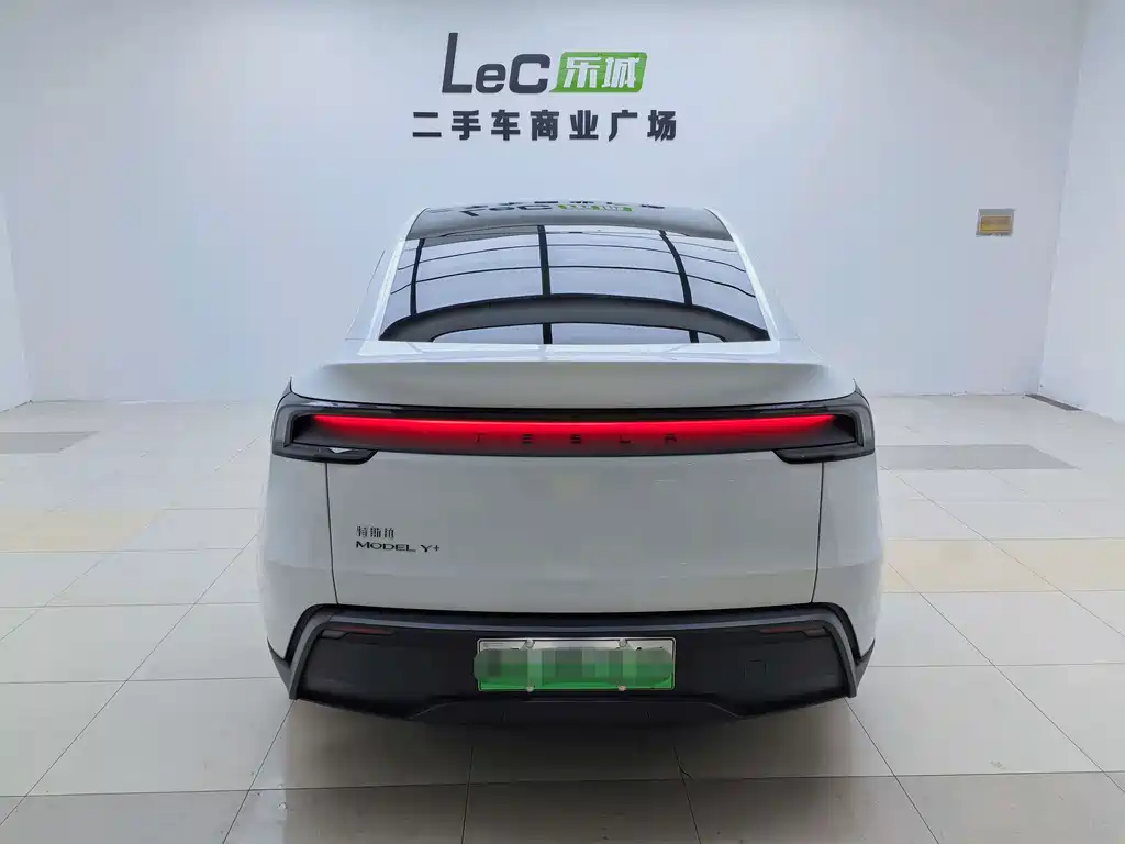 Tesla Model Y — миниатюра 3