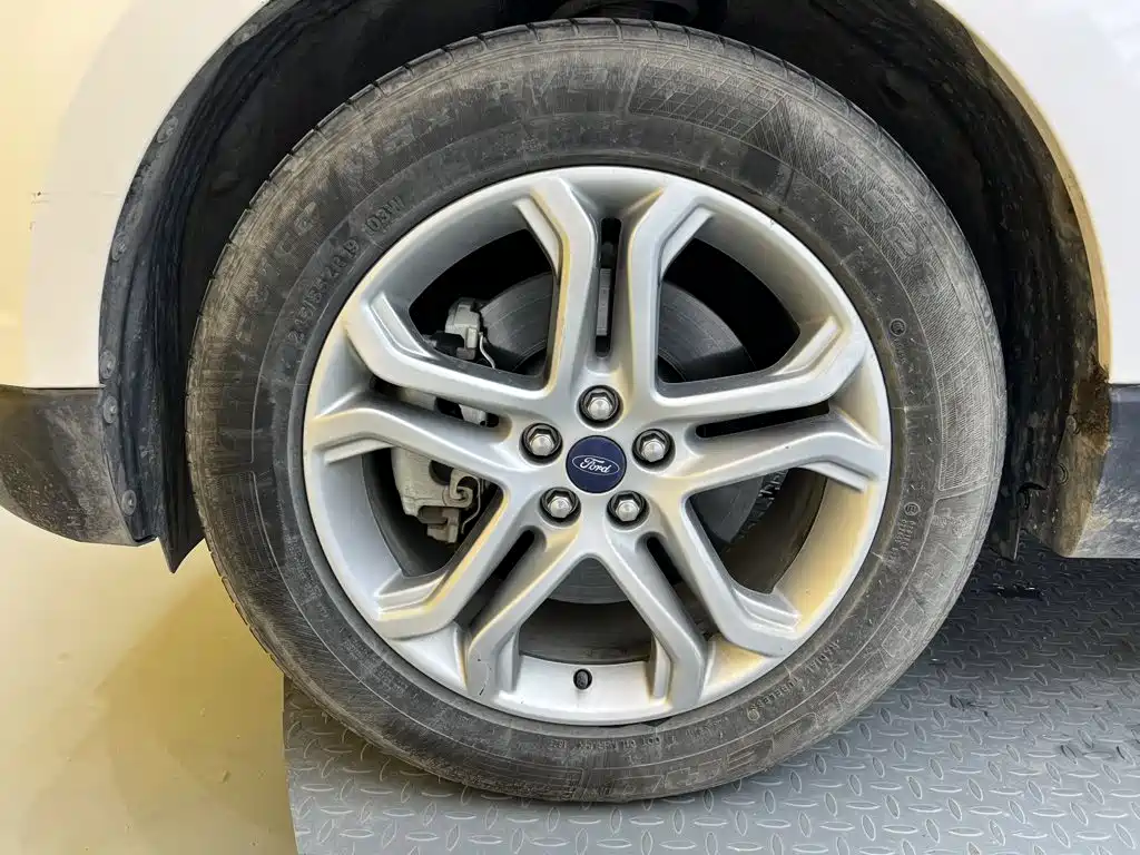 Ford Edge — миниатюра 10