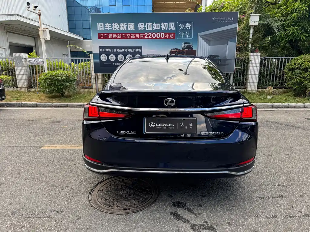 Lexus ES — миниатюра 10