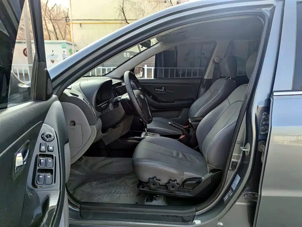 Hyundai Elantra 2012