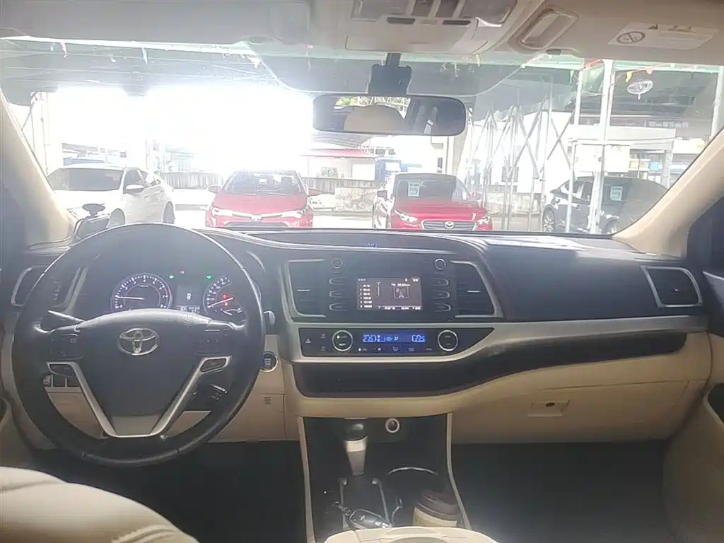 Toyota Highlander 2015 2.0T Luxury 7 мест