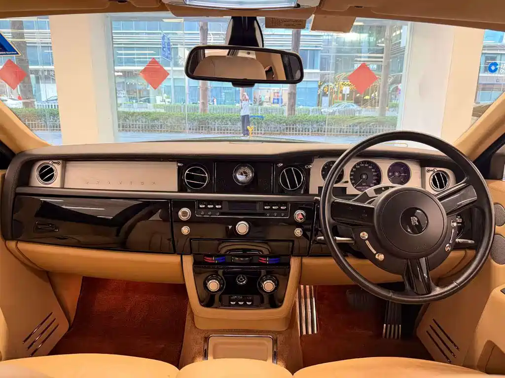 Rolls-Royce Phantom — миниатюра 4