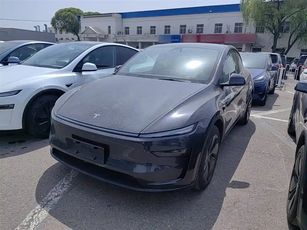 Tesla Model Y 2025