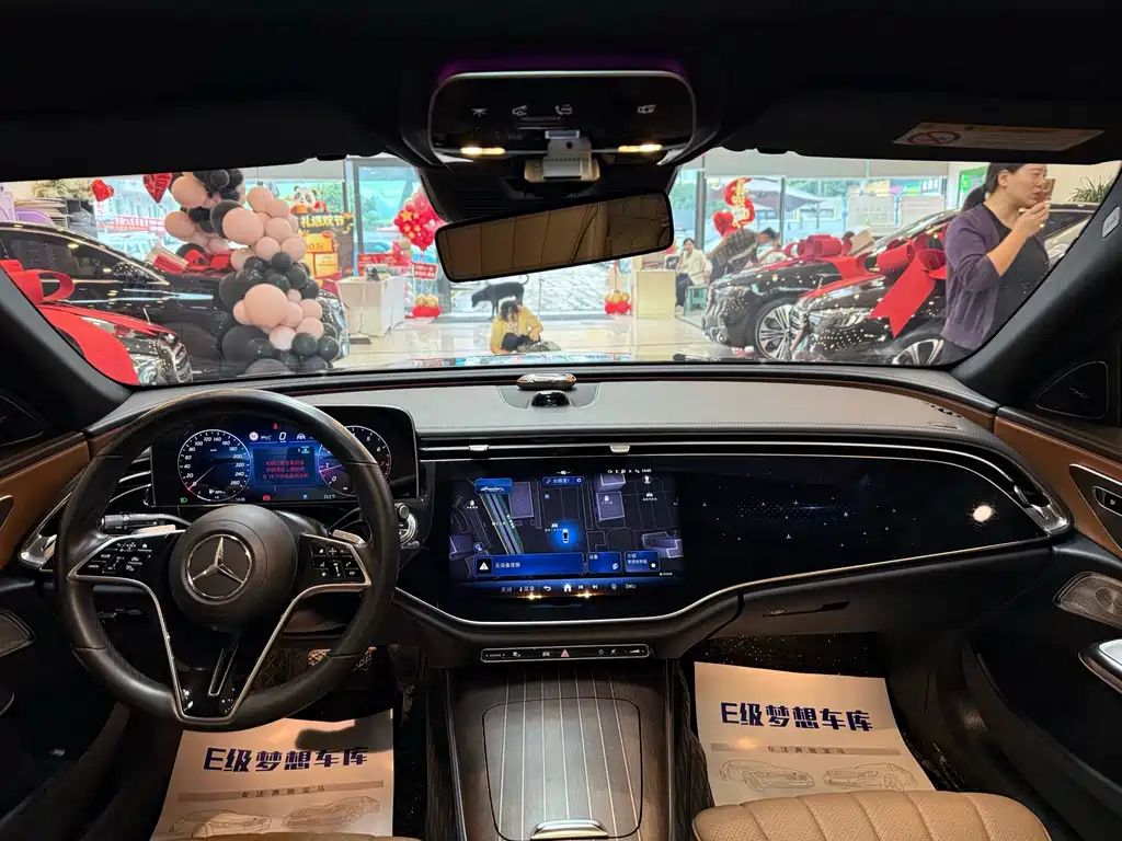 Mercedes-Benz E-Class — миниатюра 10