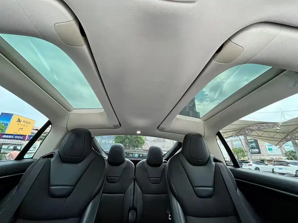 Tesla Model X — миниатюра 24