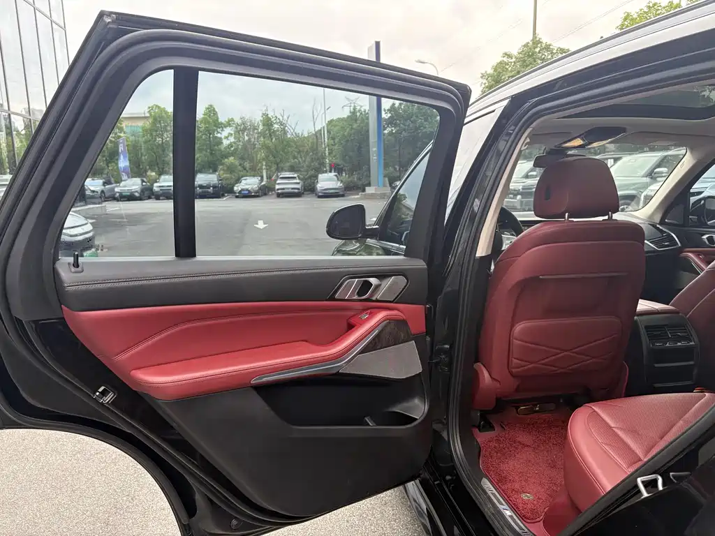 BMW X5 2022 xDrive 30Li M Sport