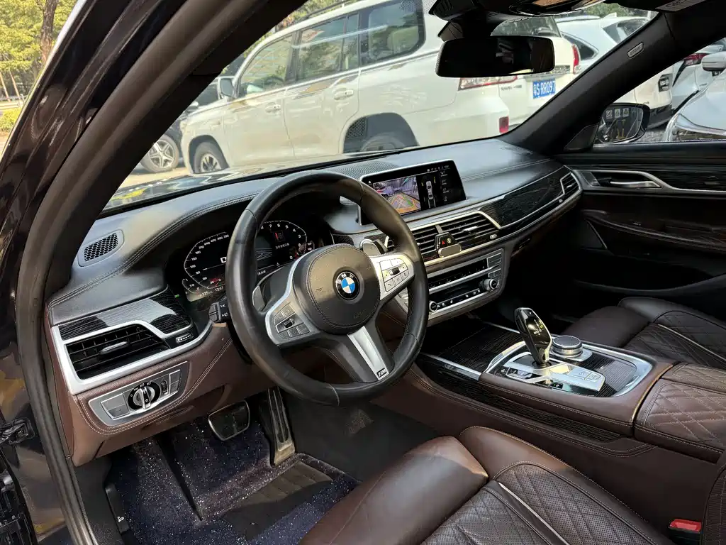 BMW 7 SERIES