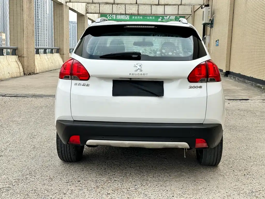Peugeot 2008 2014 1.6L MT