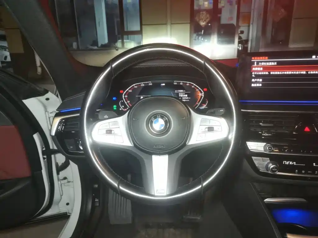 BMW 5 Series — миниатюра 11