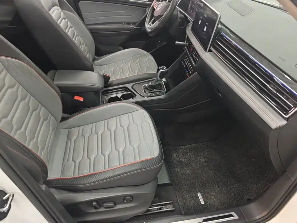 Volkswagen Tiguan L — миниатюра 25