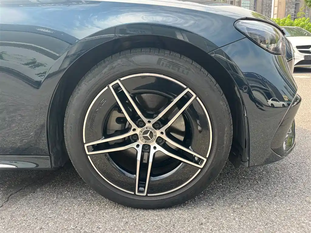 Mercedes-Benz E-Class — миниатюра 11