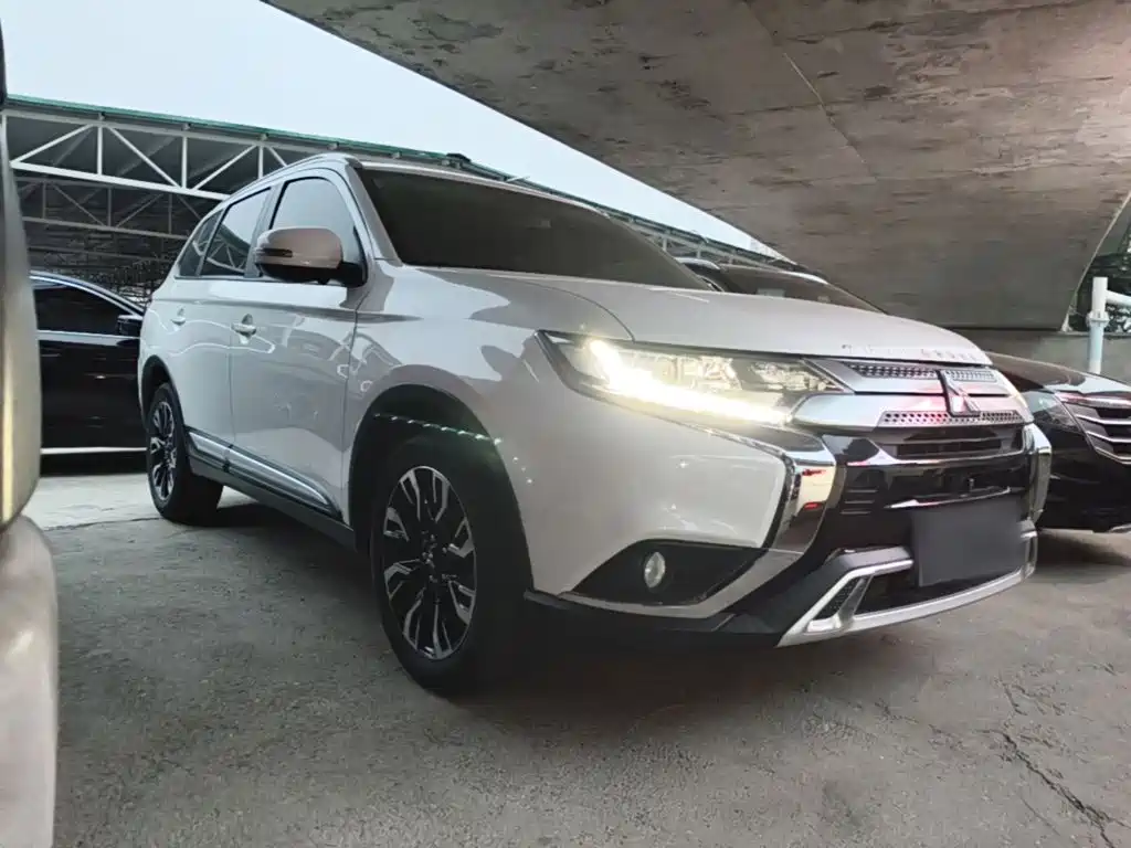 Mitsubishi Outlander — миниатюра 4
