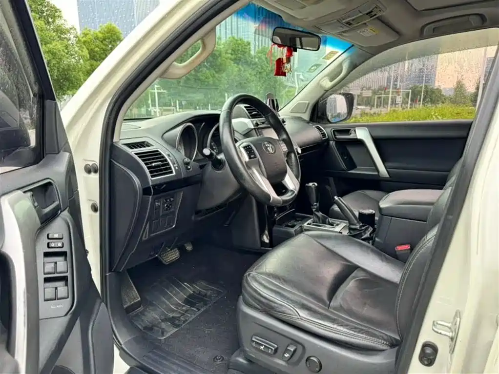 Toyota Land Cruiser Prado 2016 2.7L AT Standard