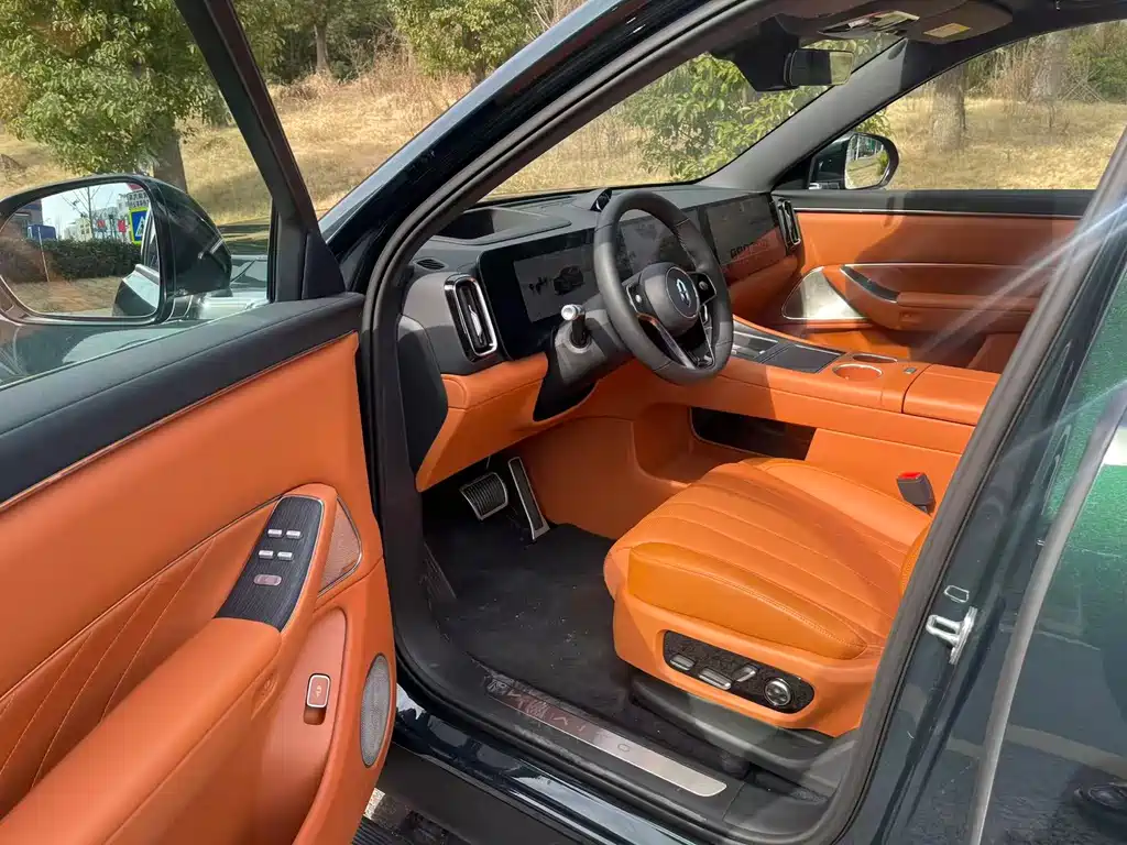 AITO ASK THE WORLD M8