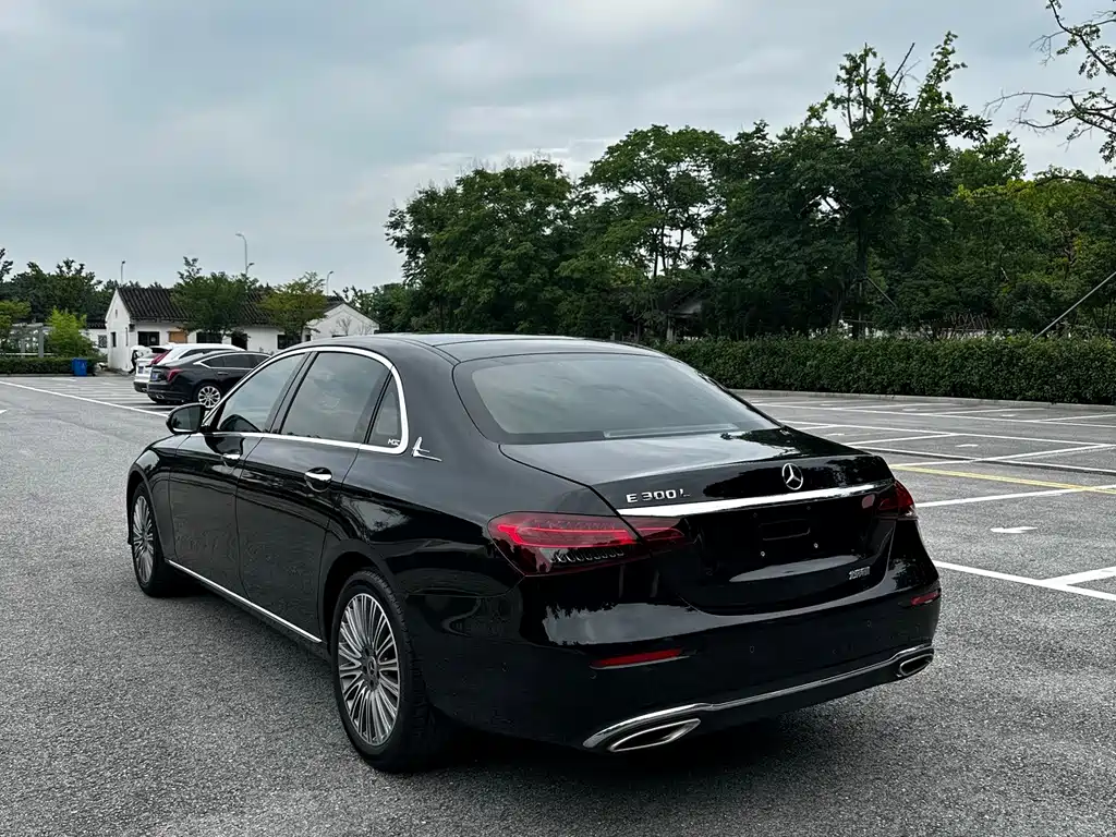 Mercedes-Benz E-Class — миниатюра 4