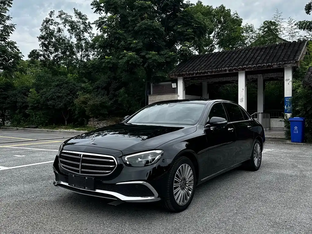 Mercedes-Benz E-Class — миниатюра 2
