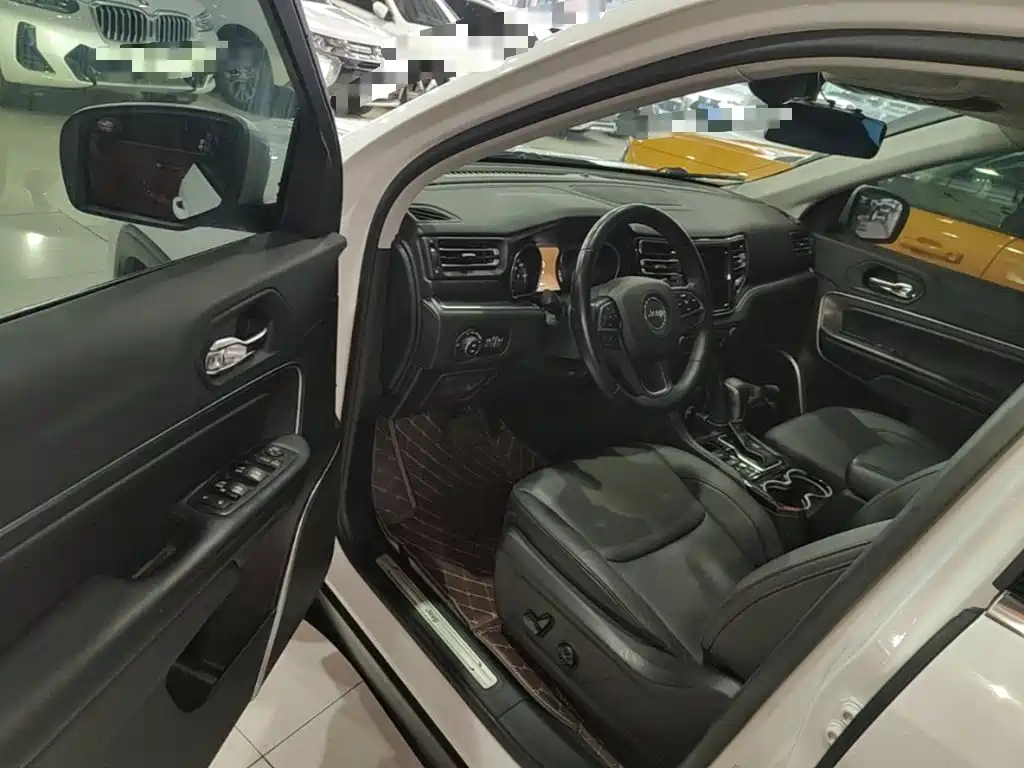 Jeep Grand Commander — миниатюра 16