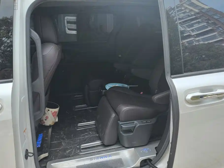 Toyota Sienna — миниатюра 11