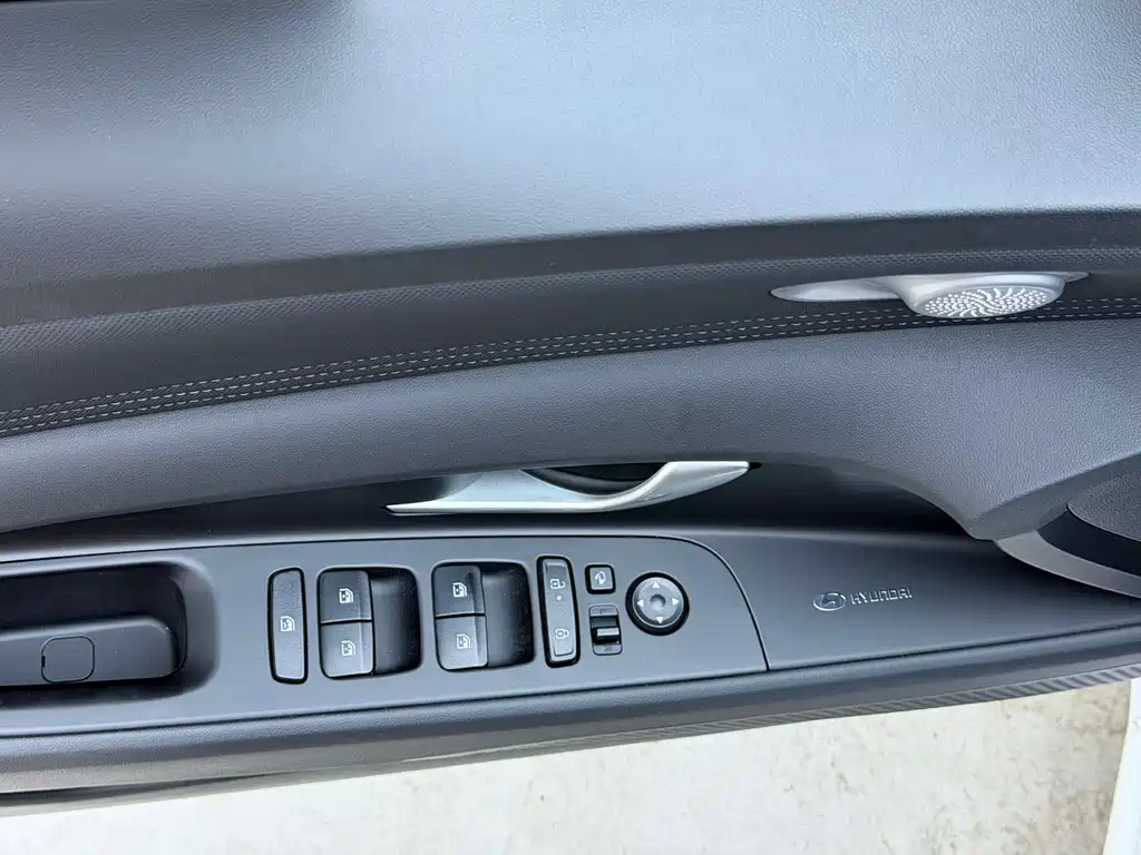 Hyundai Elantra 2023 1.5L CVT LUX Luxury