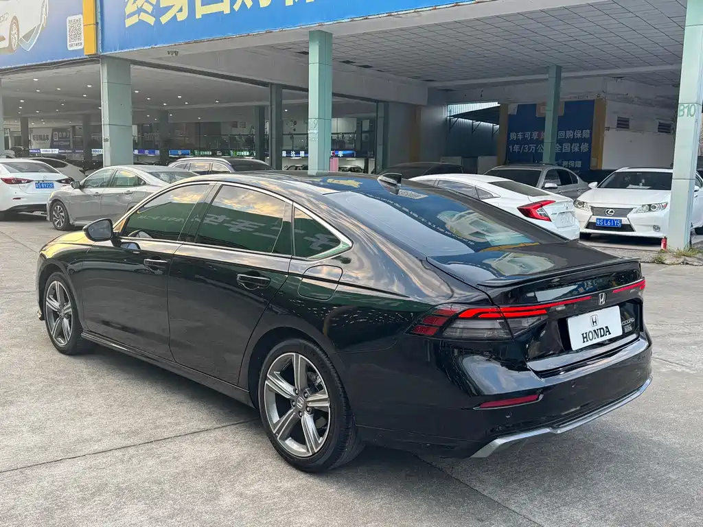 Honda Accord — миниатюра 9